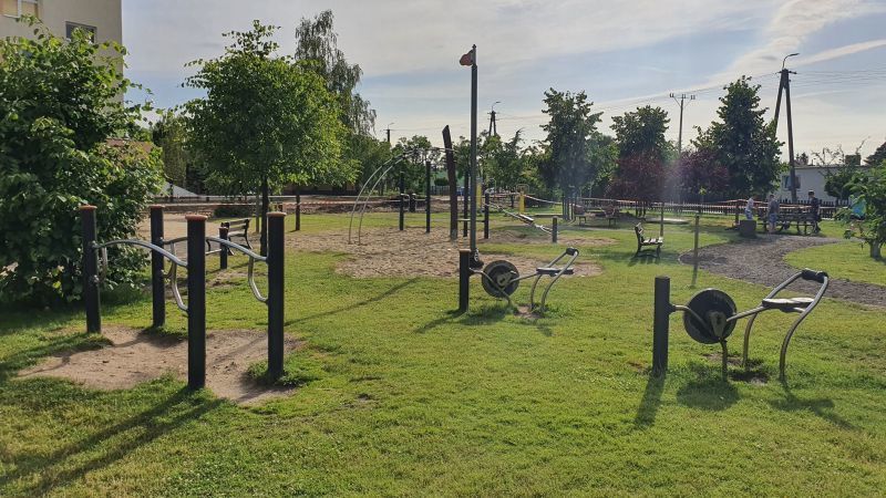 Zdjęcie do Przebudowa Placu Zabaw w Białych Błotach